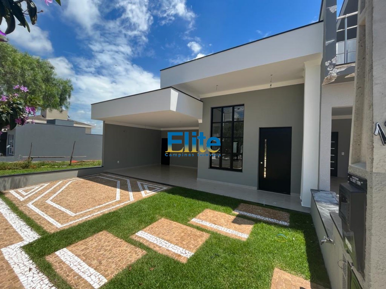 Casa de Condomínio à venda com 3 quartos, 250m² - Foto 2