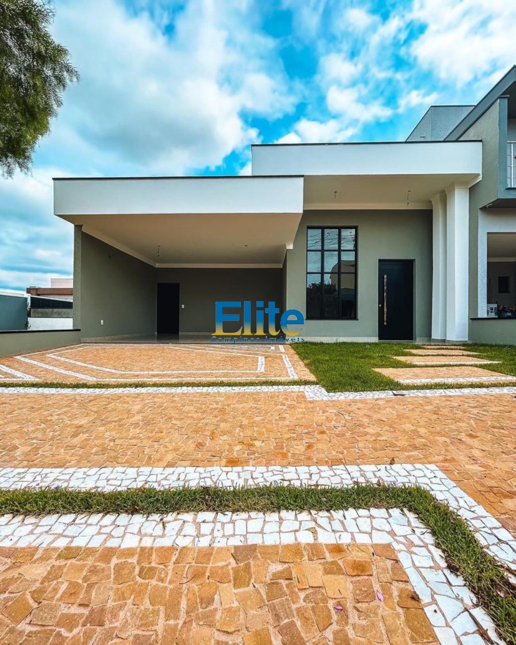 Casa de Condomínio à venda com 3 quartos, 250m² - Foto 1