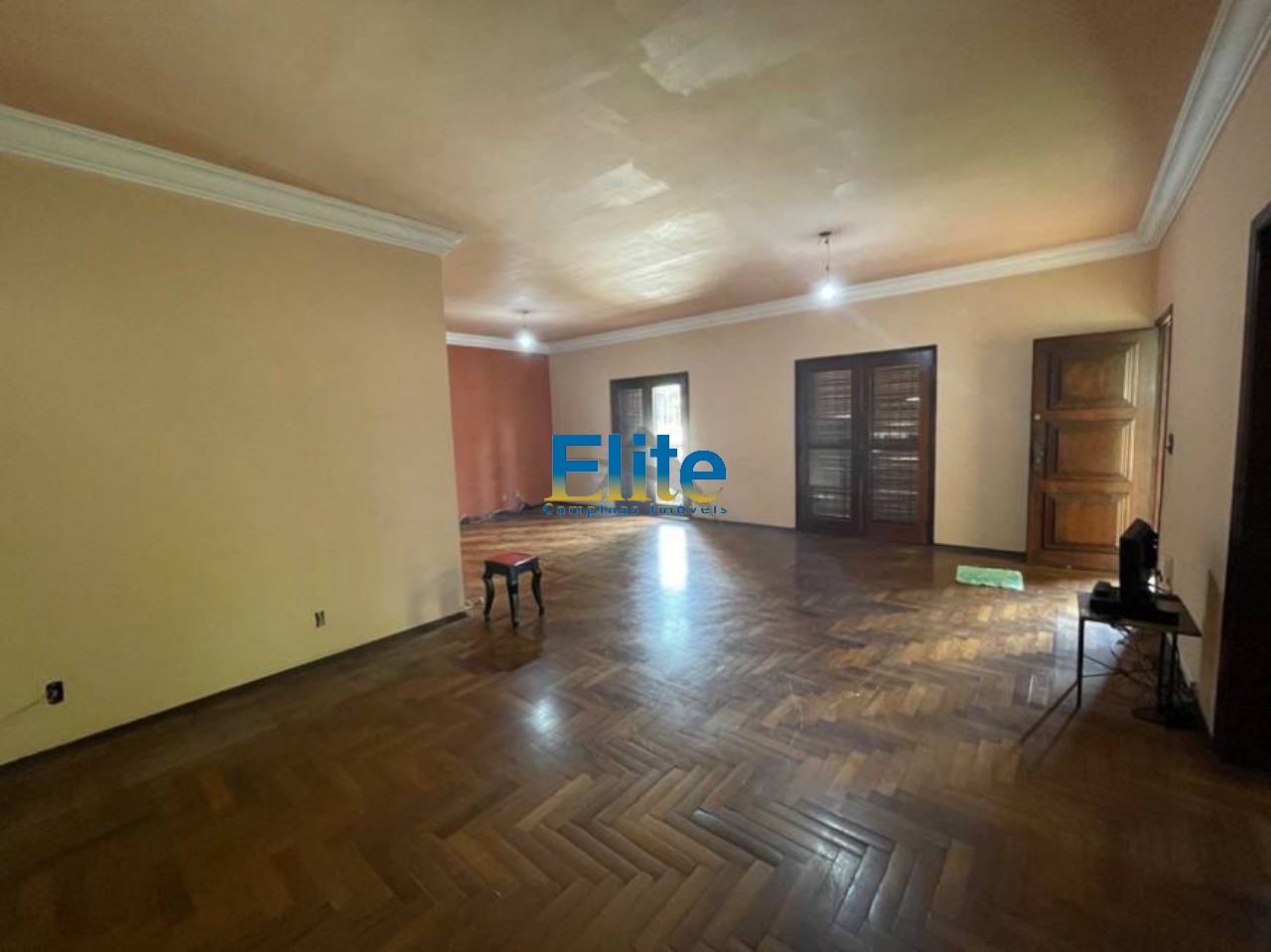 Casa à venda com 4 quartos, 400m² - Foto 1