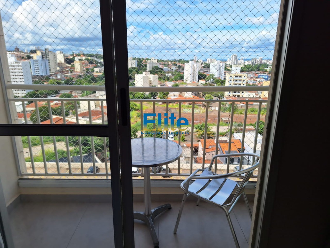 Apartamento à venda com 3 quartos, 64m² - Foto 2