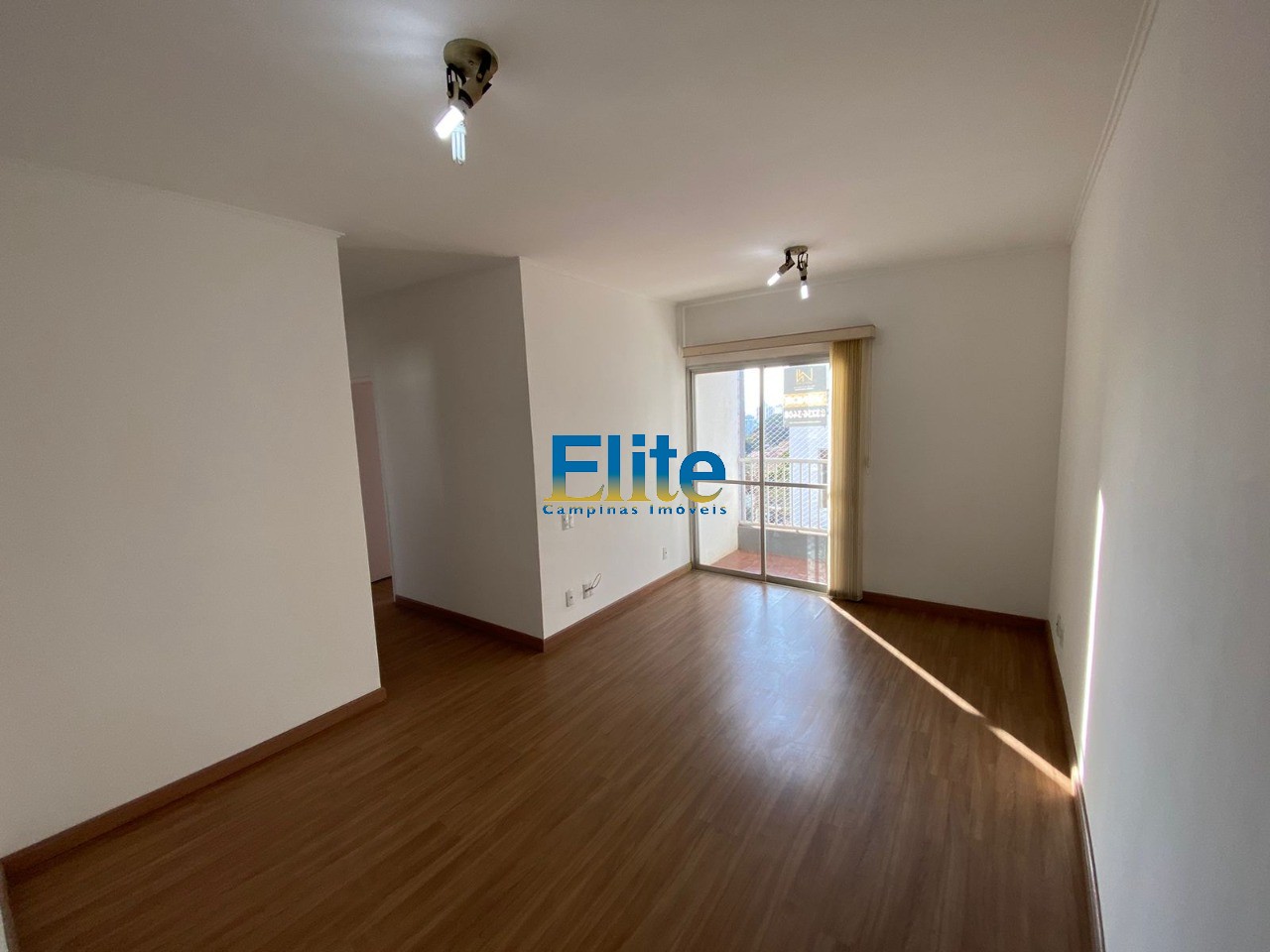 Apartamento à venda com 3 quartos, 70m² - Foto 2