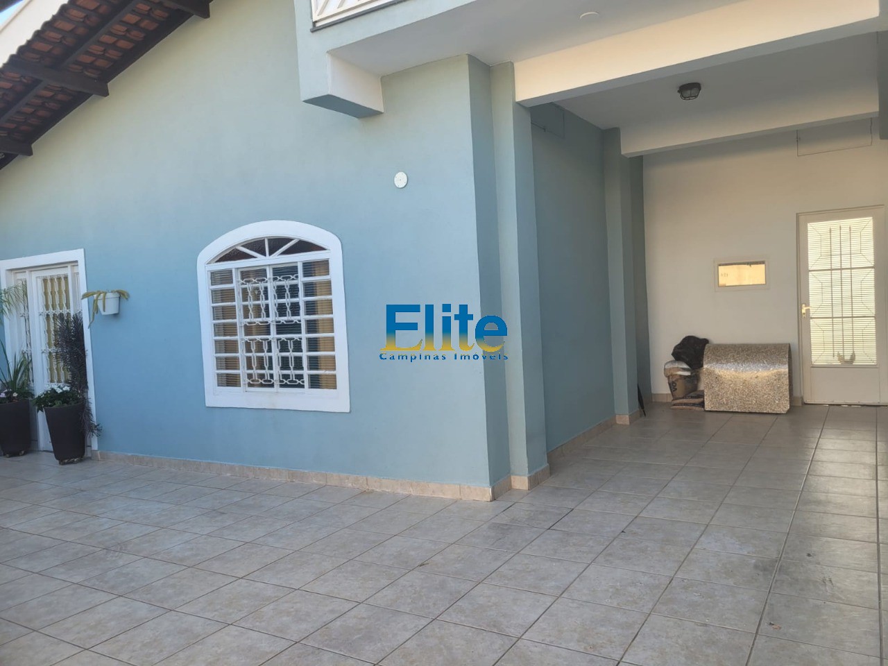 Casa à venda com 4 quartos, 250m² - Foto 2