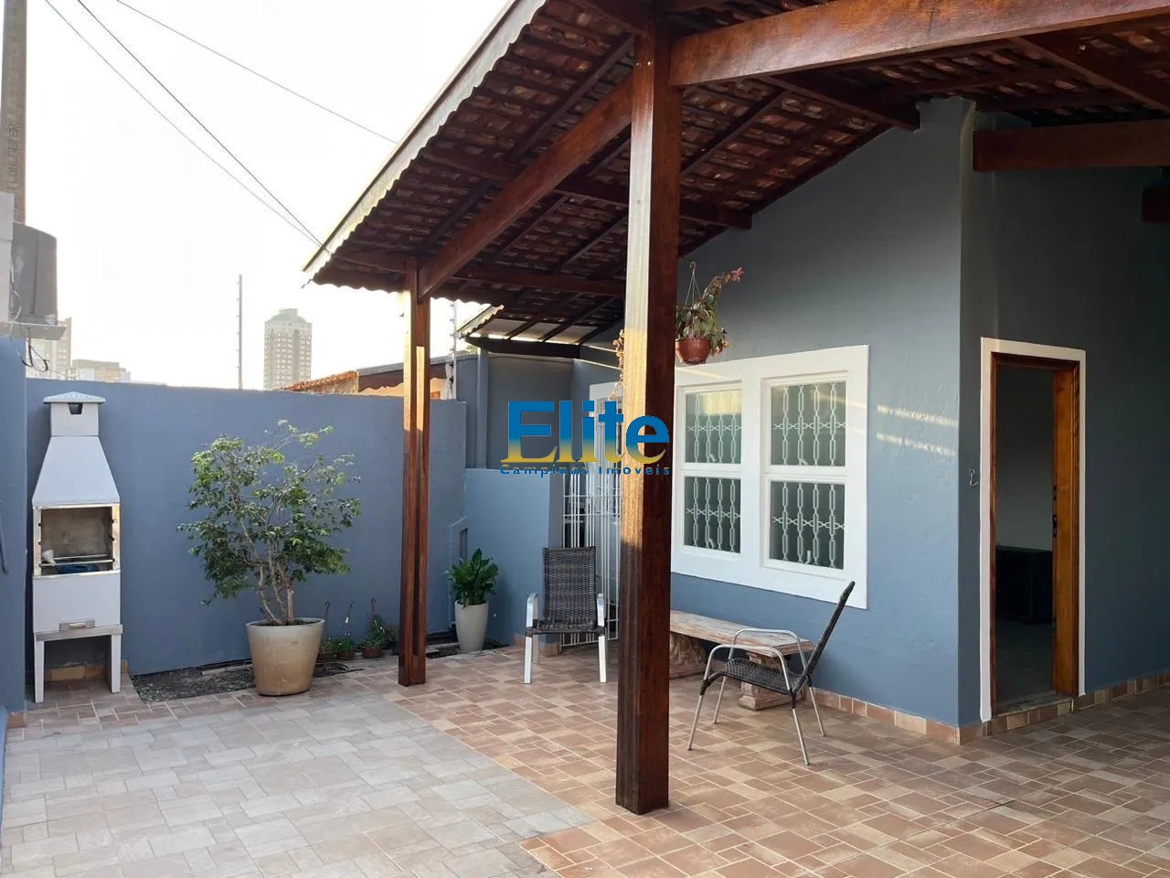 Casa à venda com 3 quartos, 250m² - Foto 1