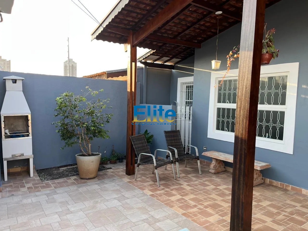 Casa à venda com 3 quartos, 250m² - Foto 2