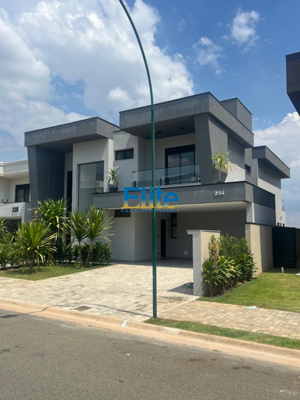 Casa de Condomínio à venda com 4 quartos, 340m² - Foto 1