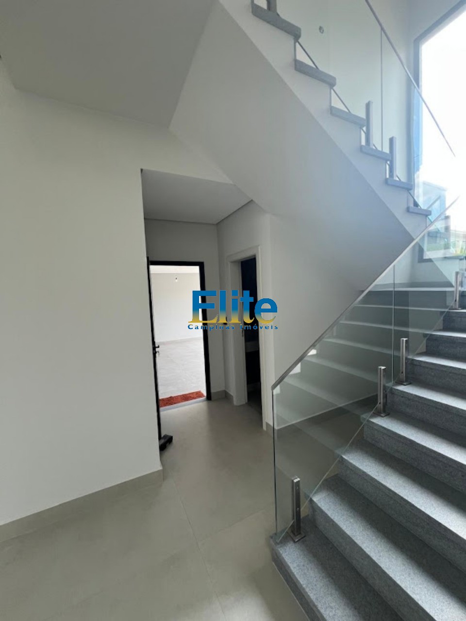 Casa de Condomínio à venda com 4 quartos, 340m² - Foto 3