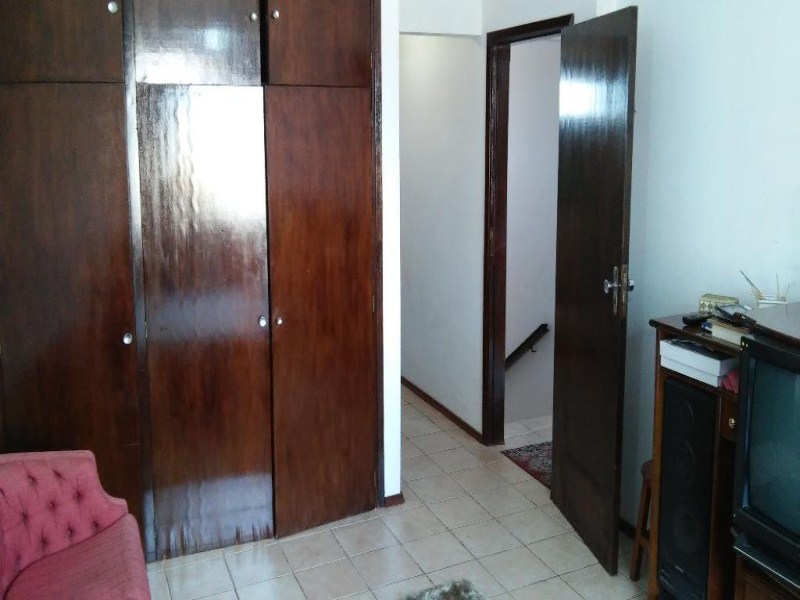 Casa à venda com 3 quartos, 240m² - Foto 17