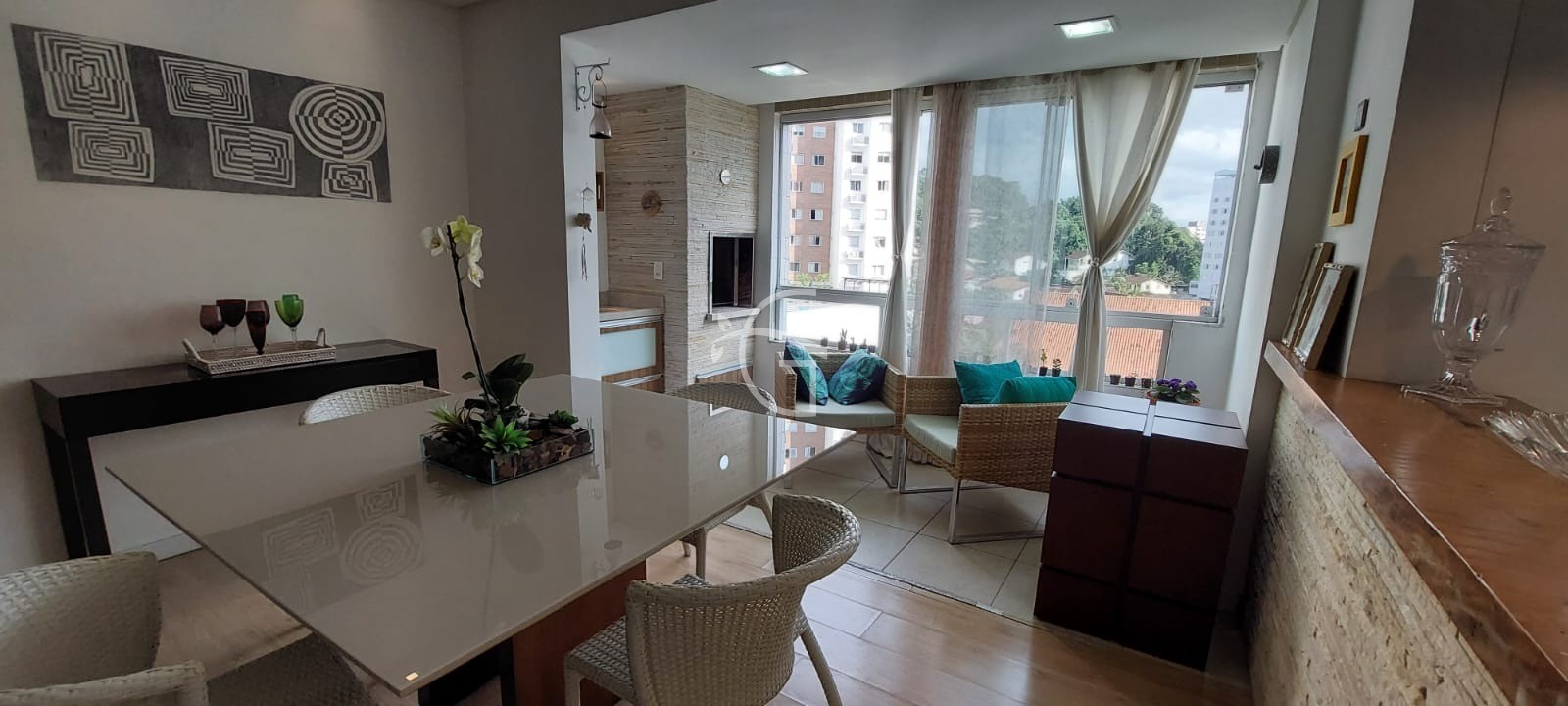 Apartamento à venda com 3 quartos, 115m² - Foto 1