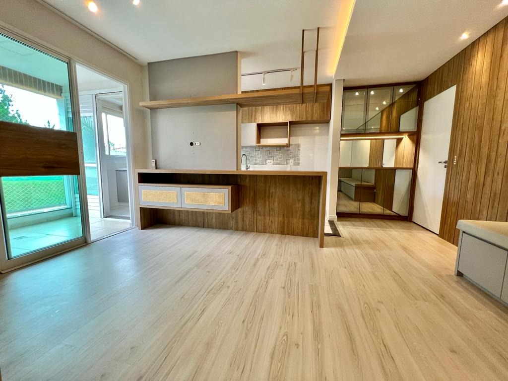 Apartamento à venda com 3 quartos, 74m² - Foto 2