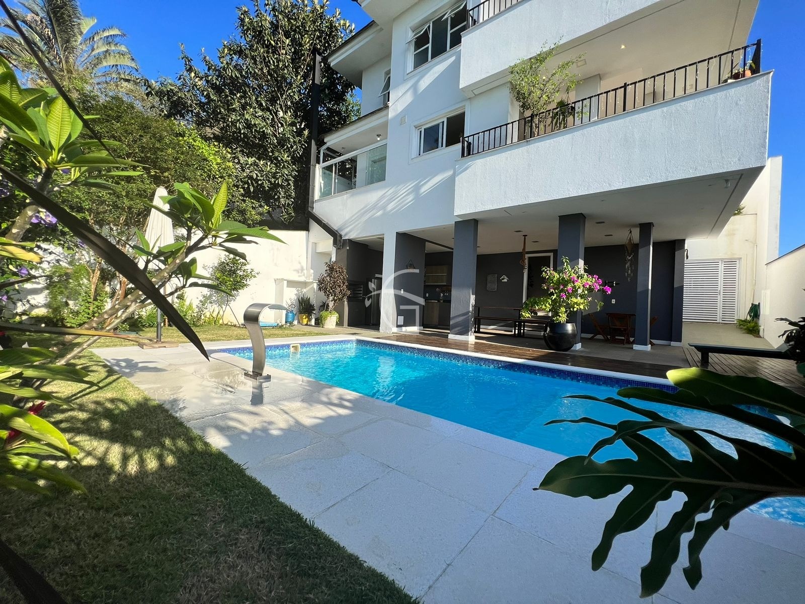 Casa, 4 quartos, 352 m² - Foto 1