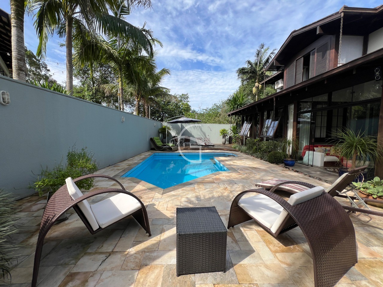Casa à venda com 4 quartos, 516m² - Foto 1