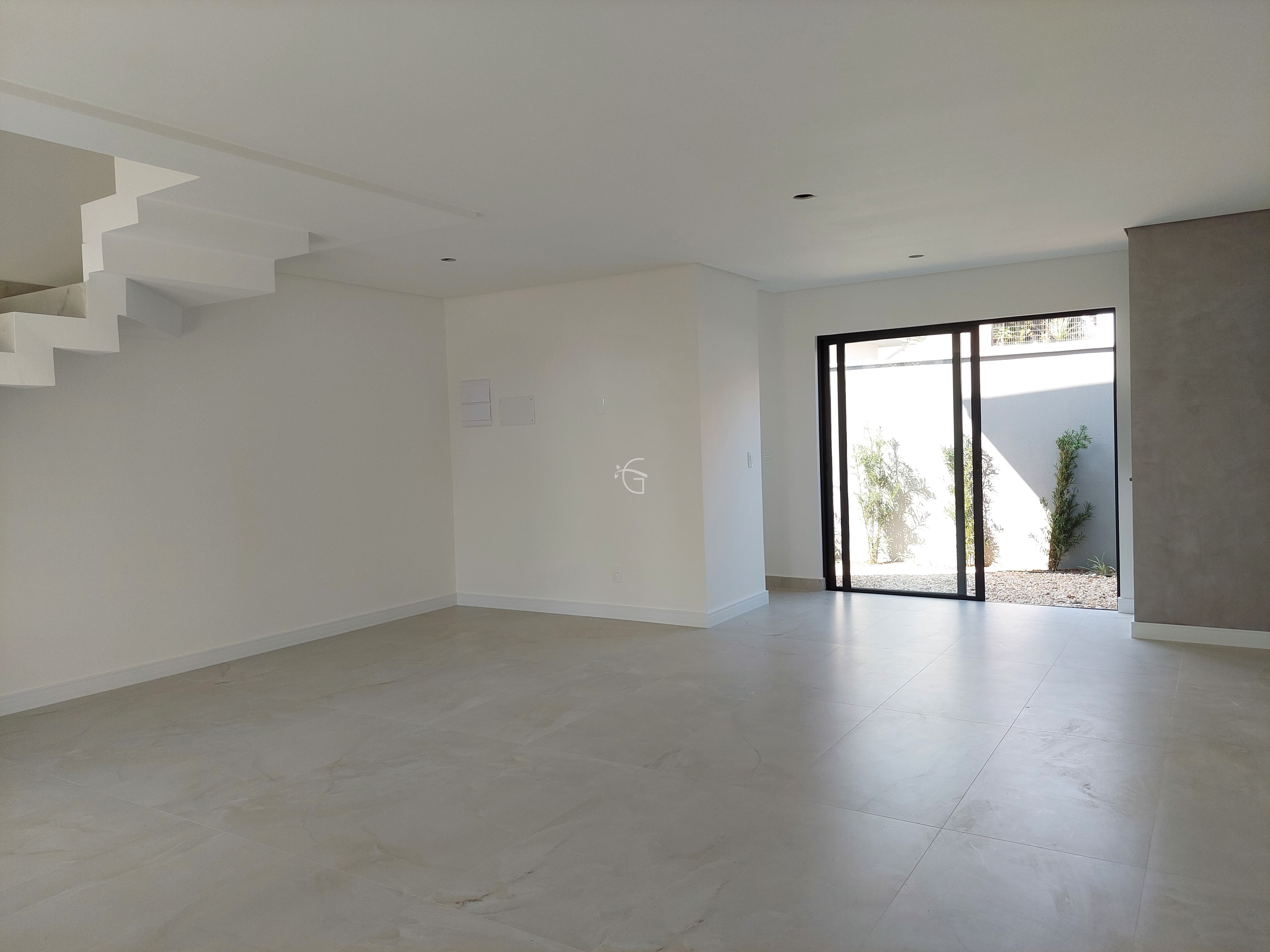 Casa à venda com 3 quartos, 108m² - Foto 4