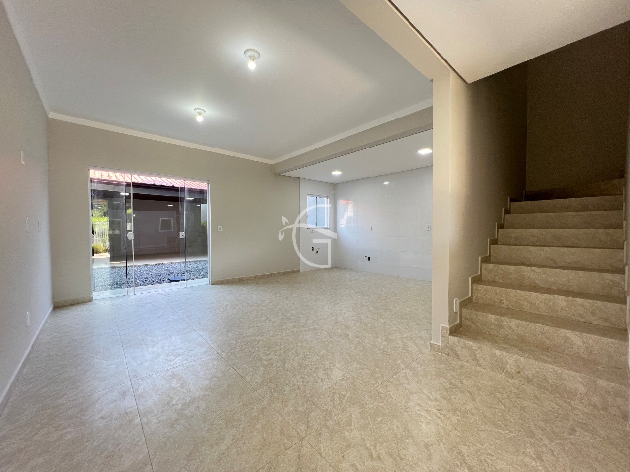 Casa à venda com 3 quartos, 152m² - Foto 1