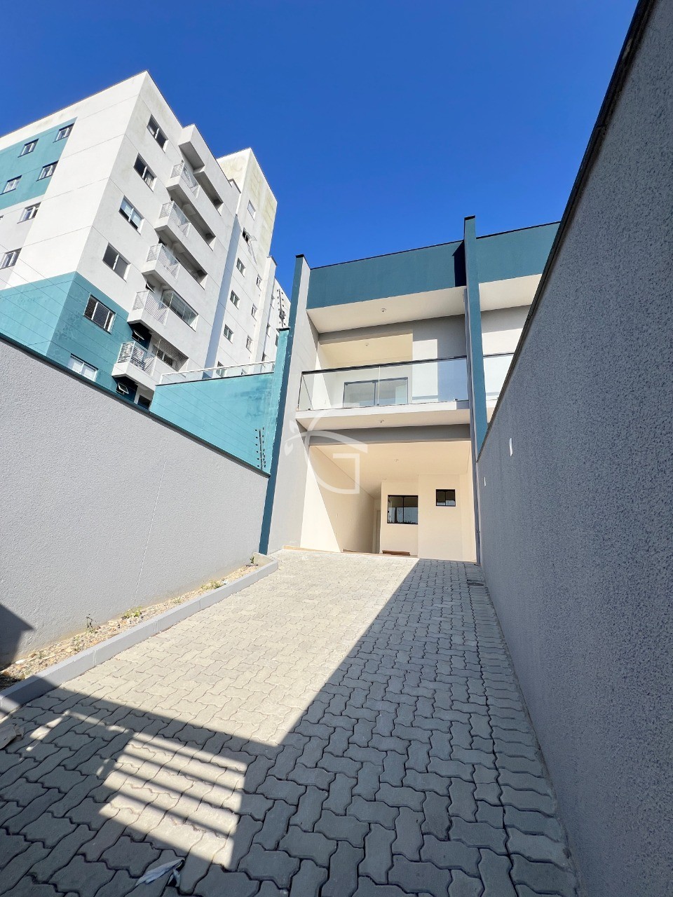 Casa à venda com 3 quartos, 230m² - Foto 1