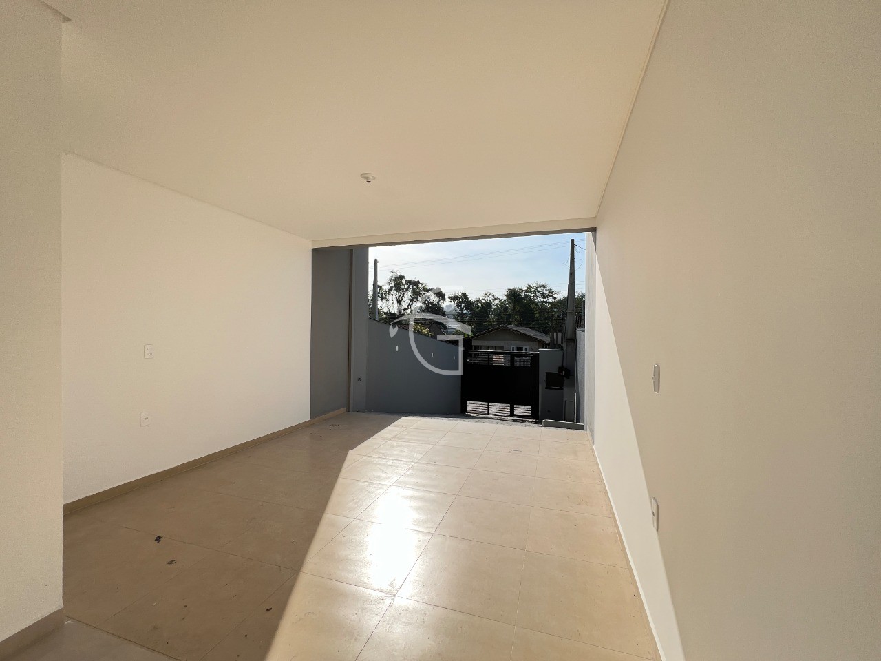 Casa à venda com 3 quartos, 230m² - Foto 2