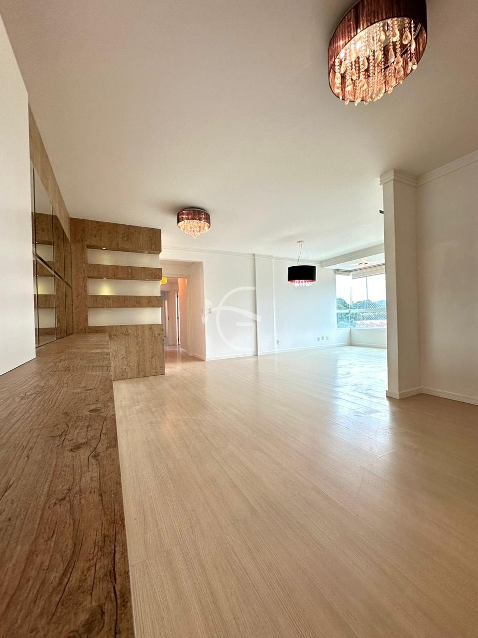 Apartamento à venda com 3 quartos, 136m² - Foto 2