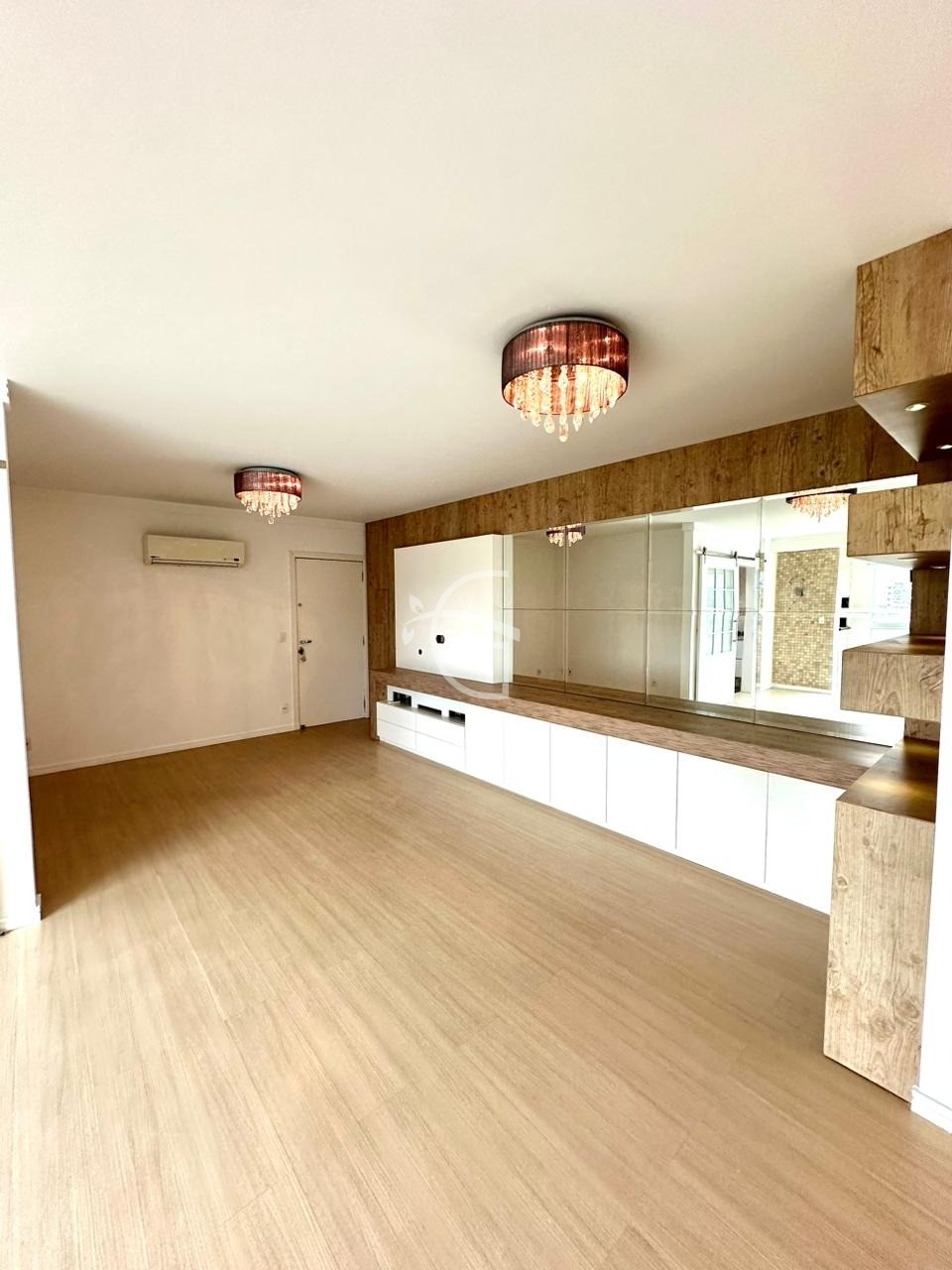 Apartamento à venda com 3 quartos, 136m² - Foto 1