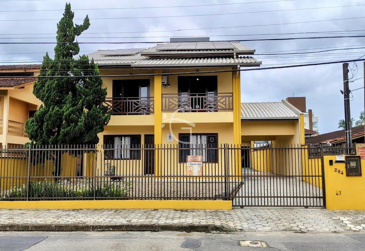 Sobrado à venda com 4 quartos, 379m² - Foto 1