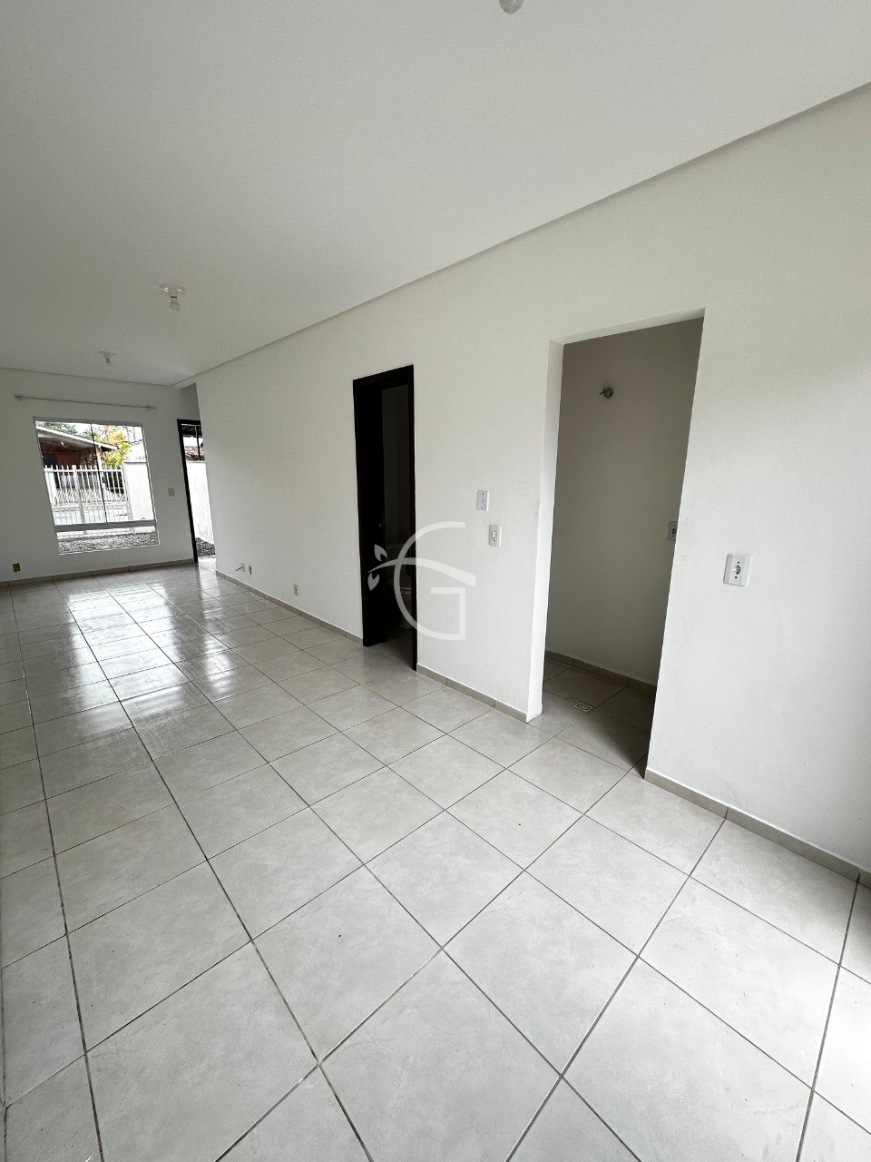 Casa à venda com 2 quartos, 56m² - Foto 2