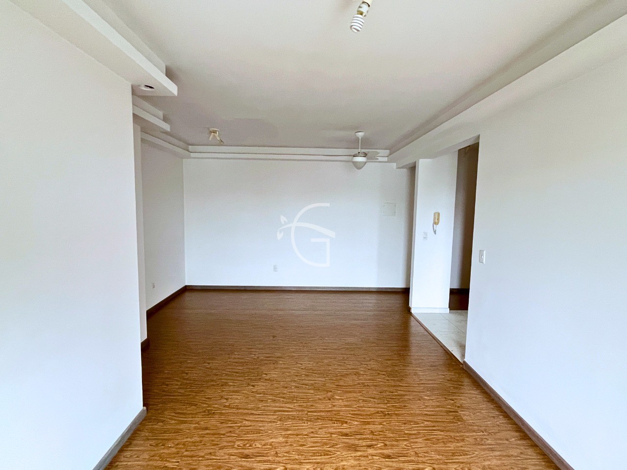 Apartamento à venda com 3 quartos, 93m² - Foto 2