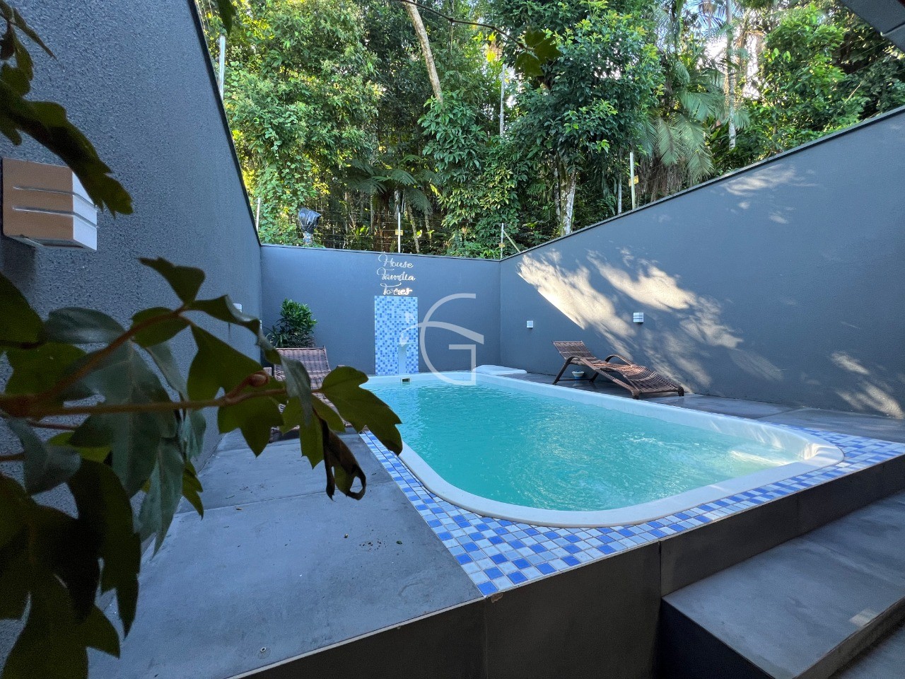 Casa à venda com 3 quartos, 150m² - Foto 2