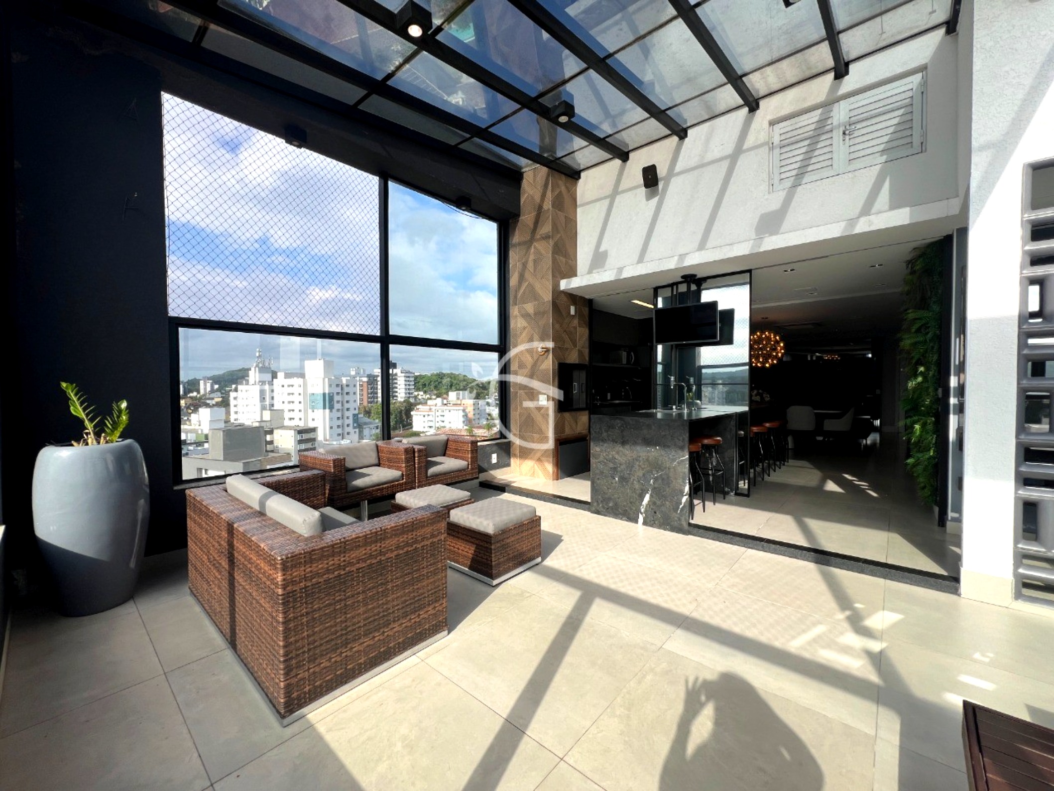 Cobertura à venda com 3 quartos, 215m² - Foto 1