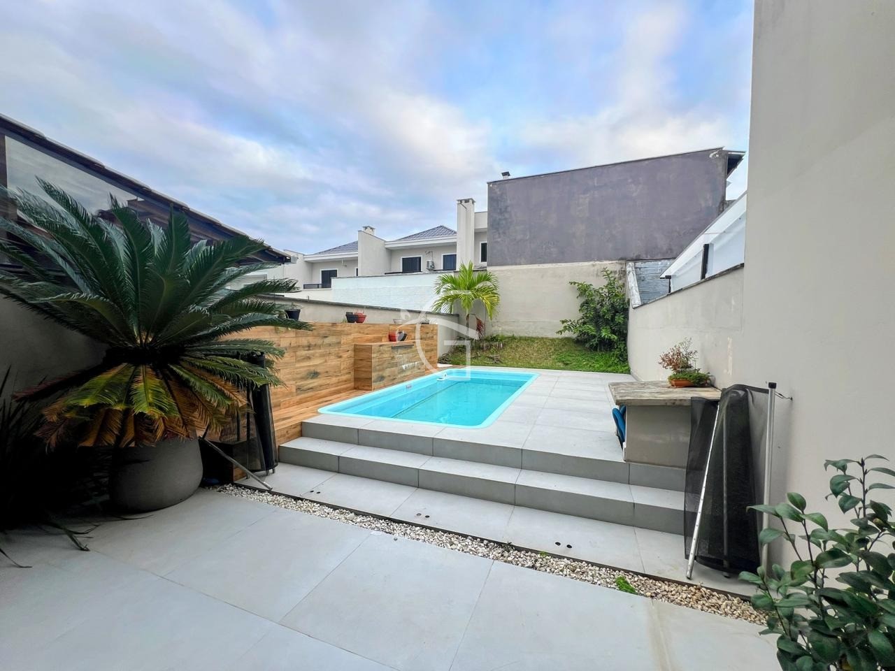 Casa à venda com 3 quartos, 148m² - Foto 1