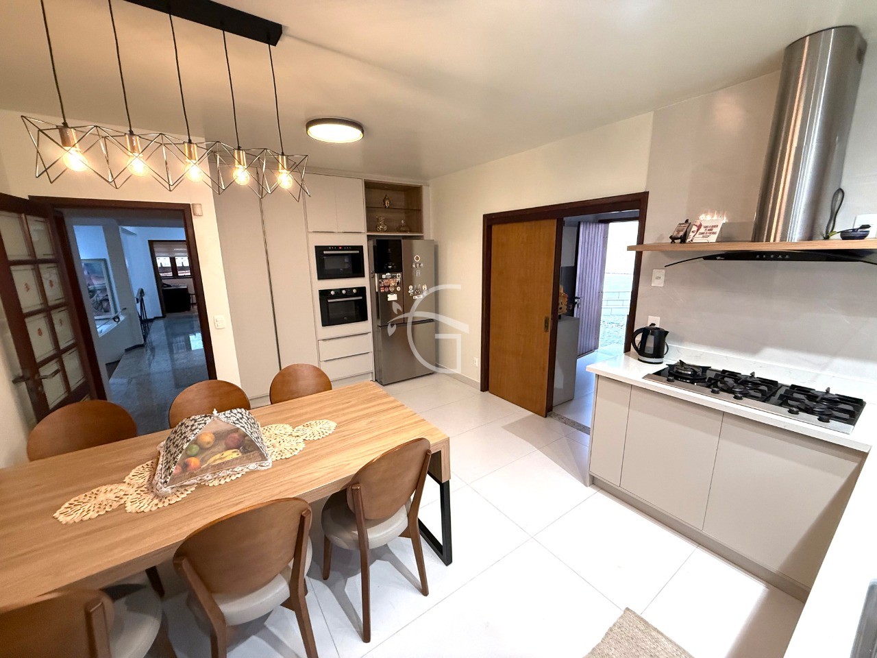 Casa, 4 quartos, 305 m² - Foto 2