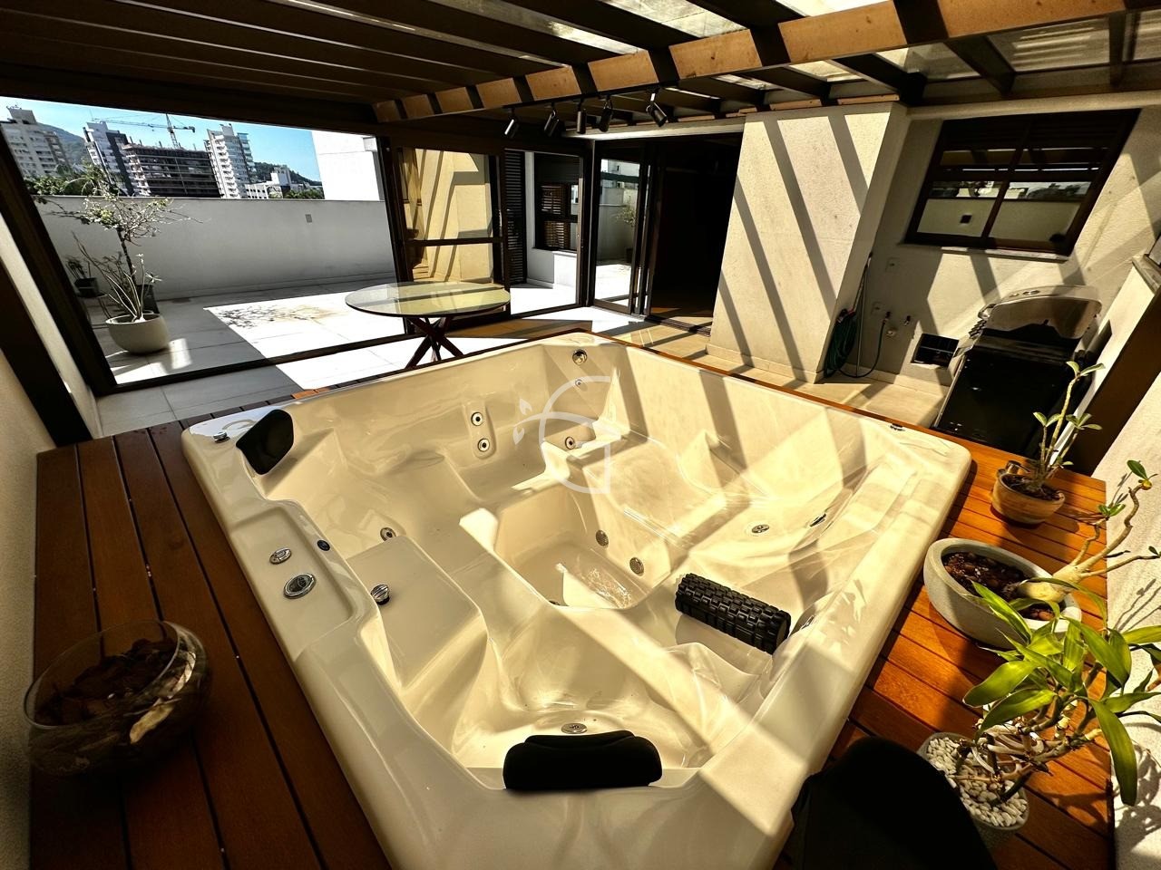 Apartamento, 3 quartos, 188 m² - Foto 2