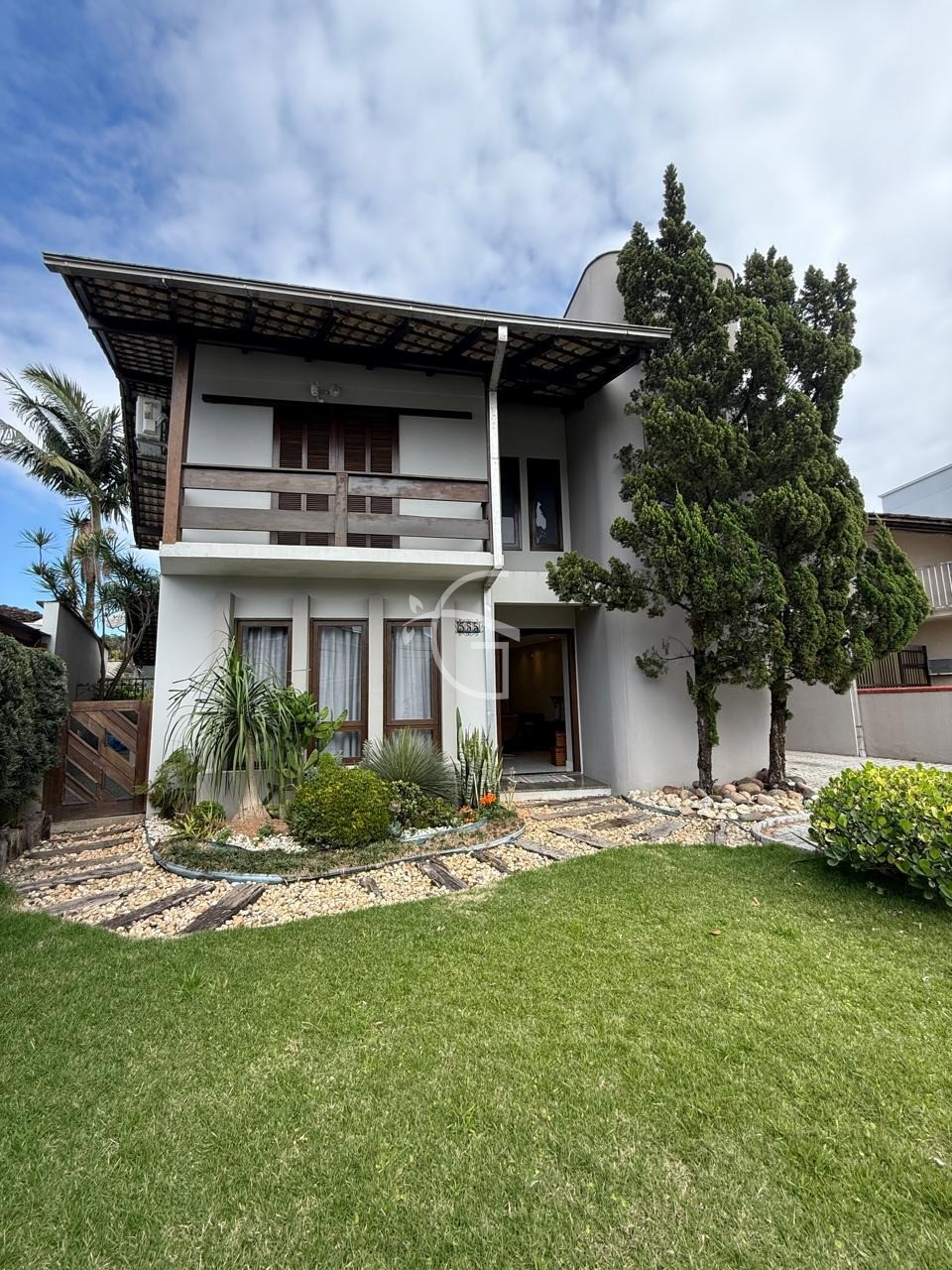 Casa, 4 quartos, 235 m² - Foto 1