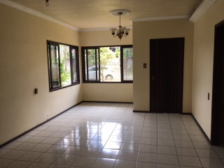 Casa para alugar com 4 quartos, 230m² - Foto 4