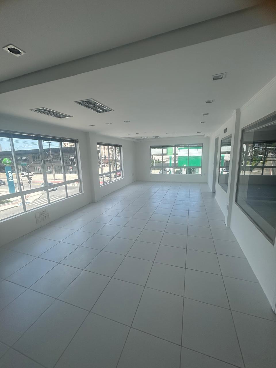 Apartamento para alugar com 3 quartos, 110m² - Foto 12