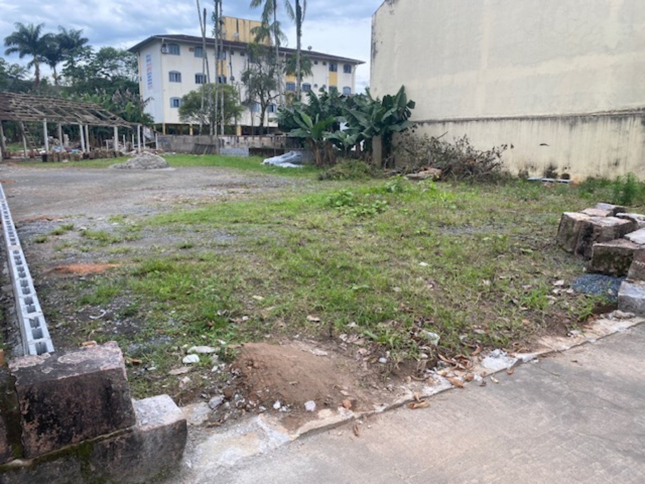 Loteamento e Condomínio - Foto 1