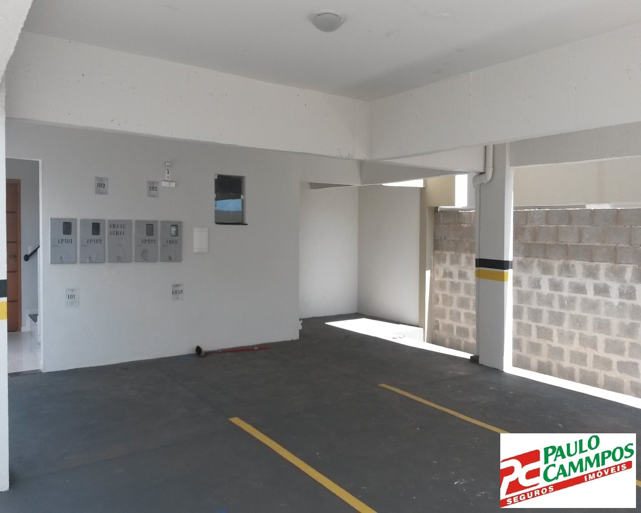 Apartamento à venda com 3 quartos, 75m² - Foto 2