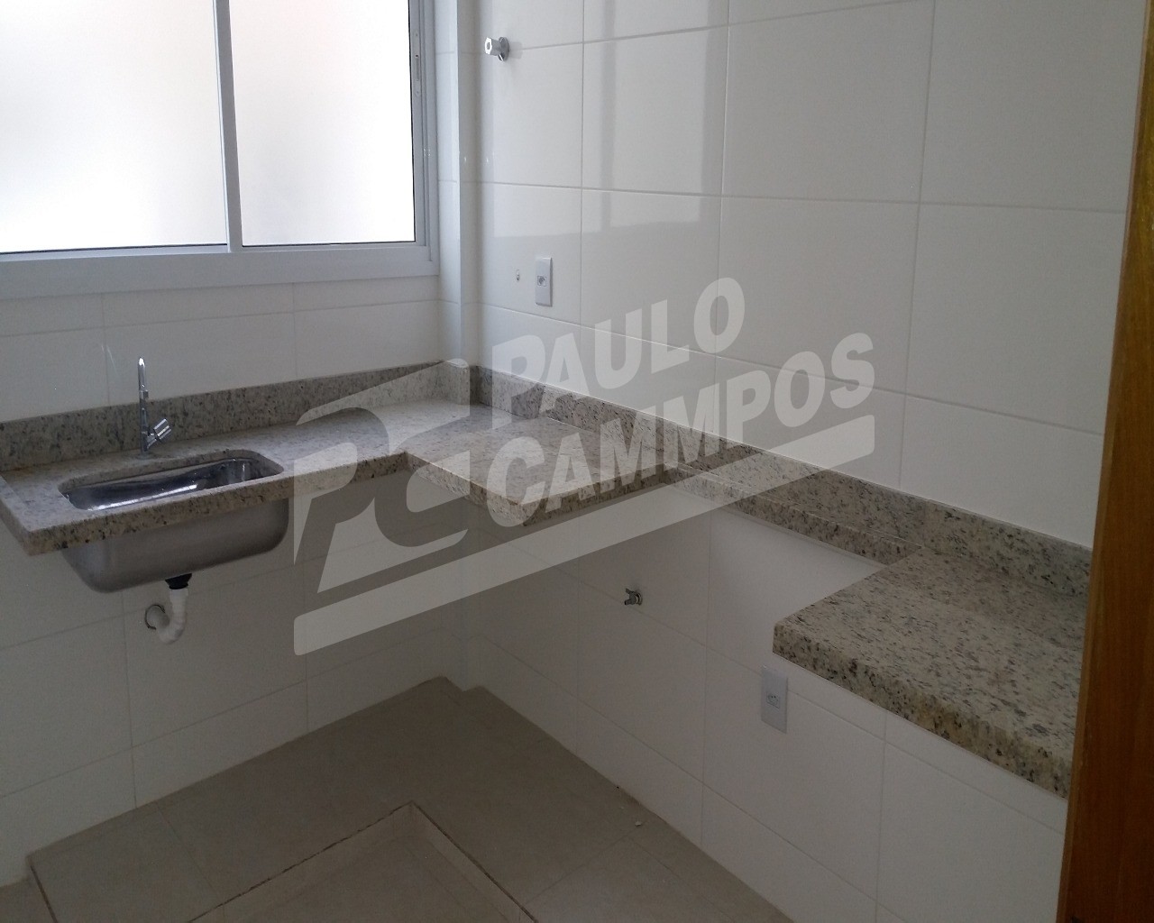 Apartamento à venda com 3 quartos, 75m² - Foto 1