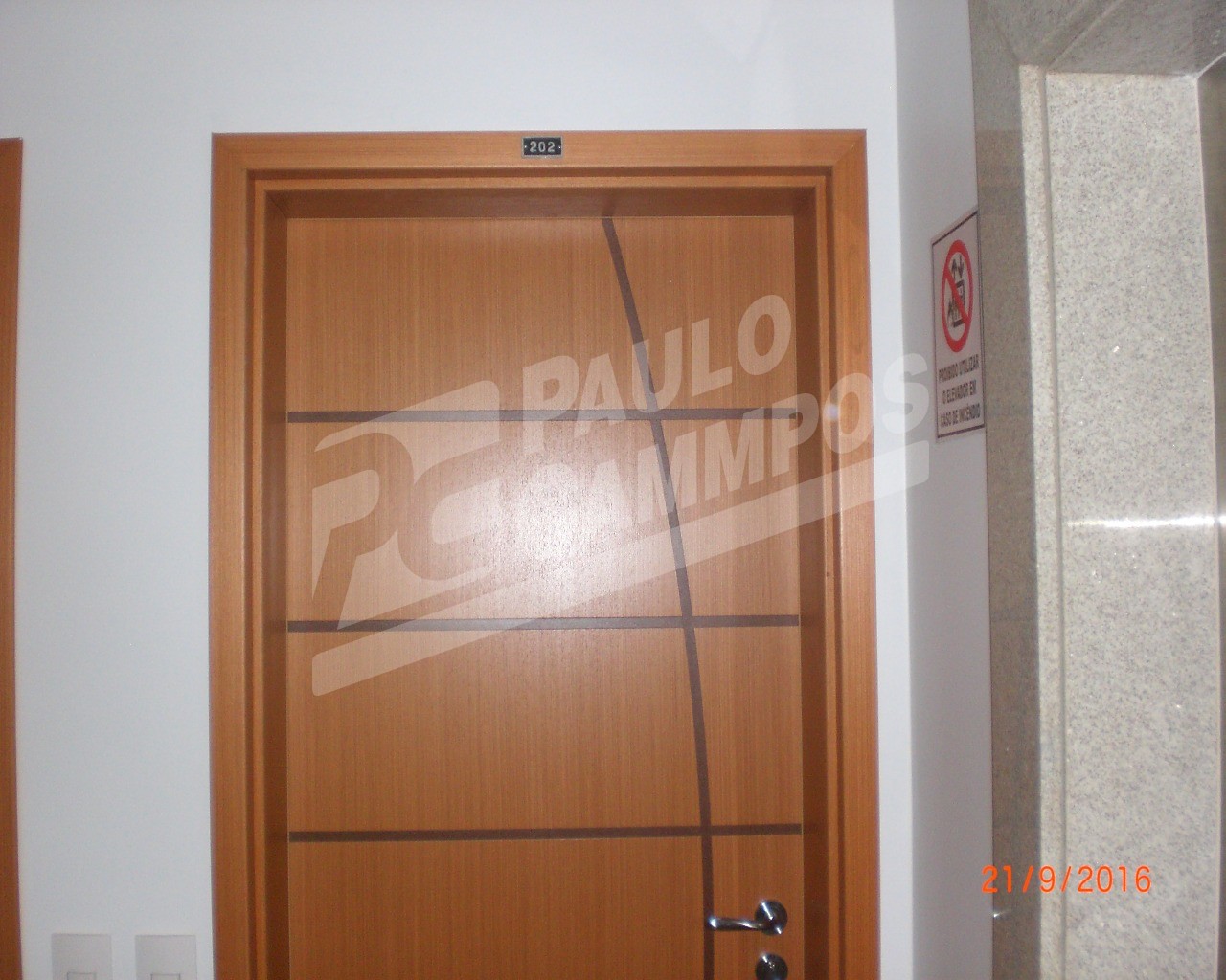 Apartamento à venda com 3 quartos, 105m² - Foto 2