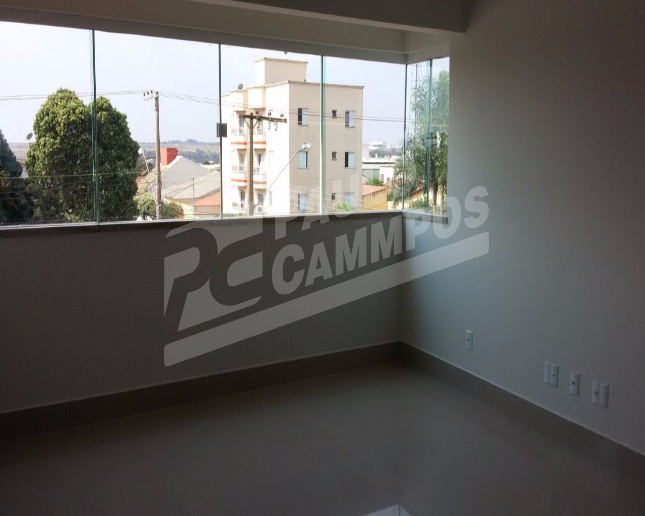 Apartamento à venda com 2 quartos, 61m² - Foto 2