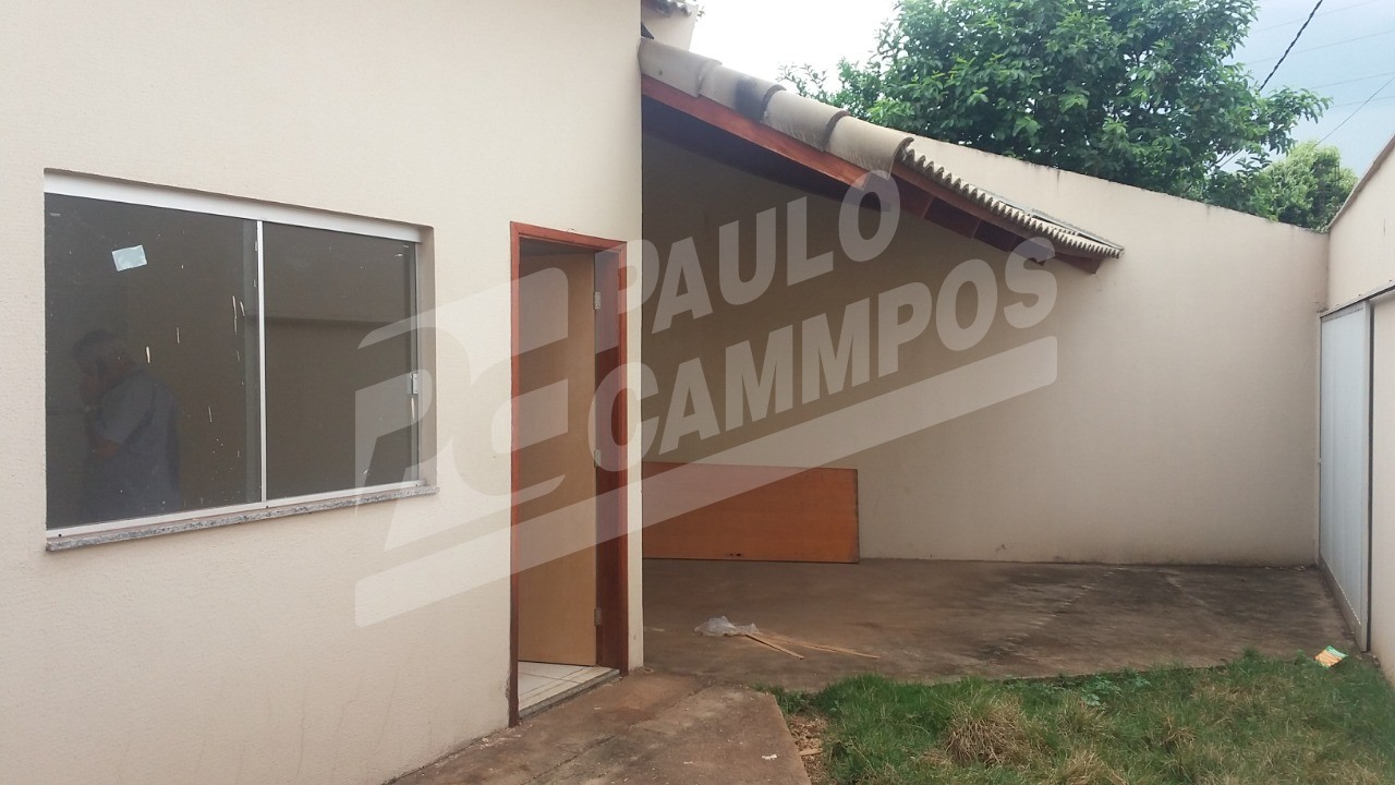 Casa à venda com 2 quartos, 70m² - Foto 1