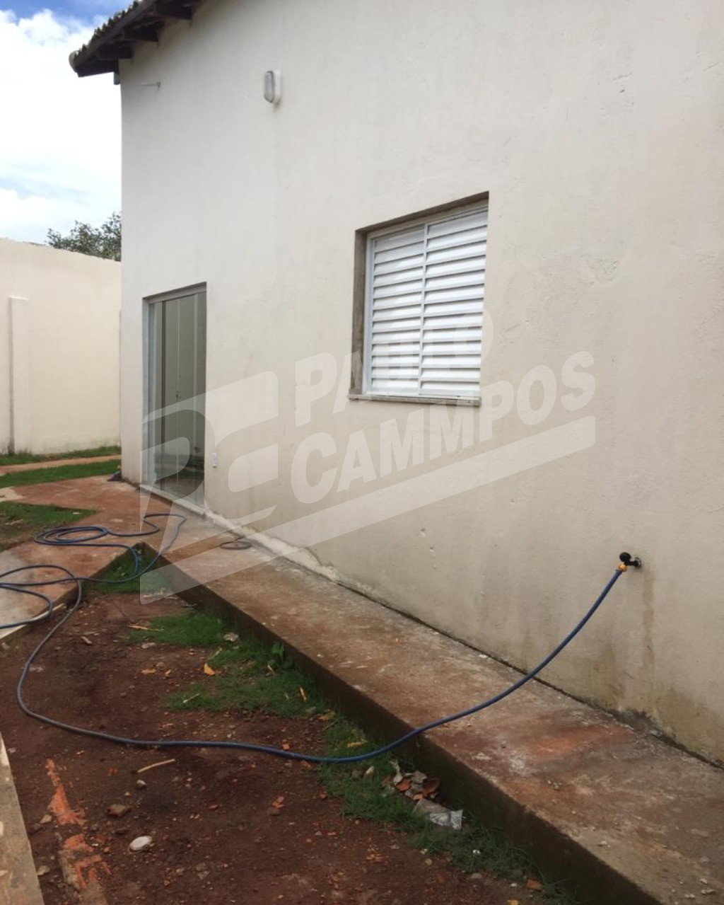 Casa à venda com 2 quartos, 58m² - Foto 1