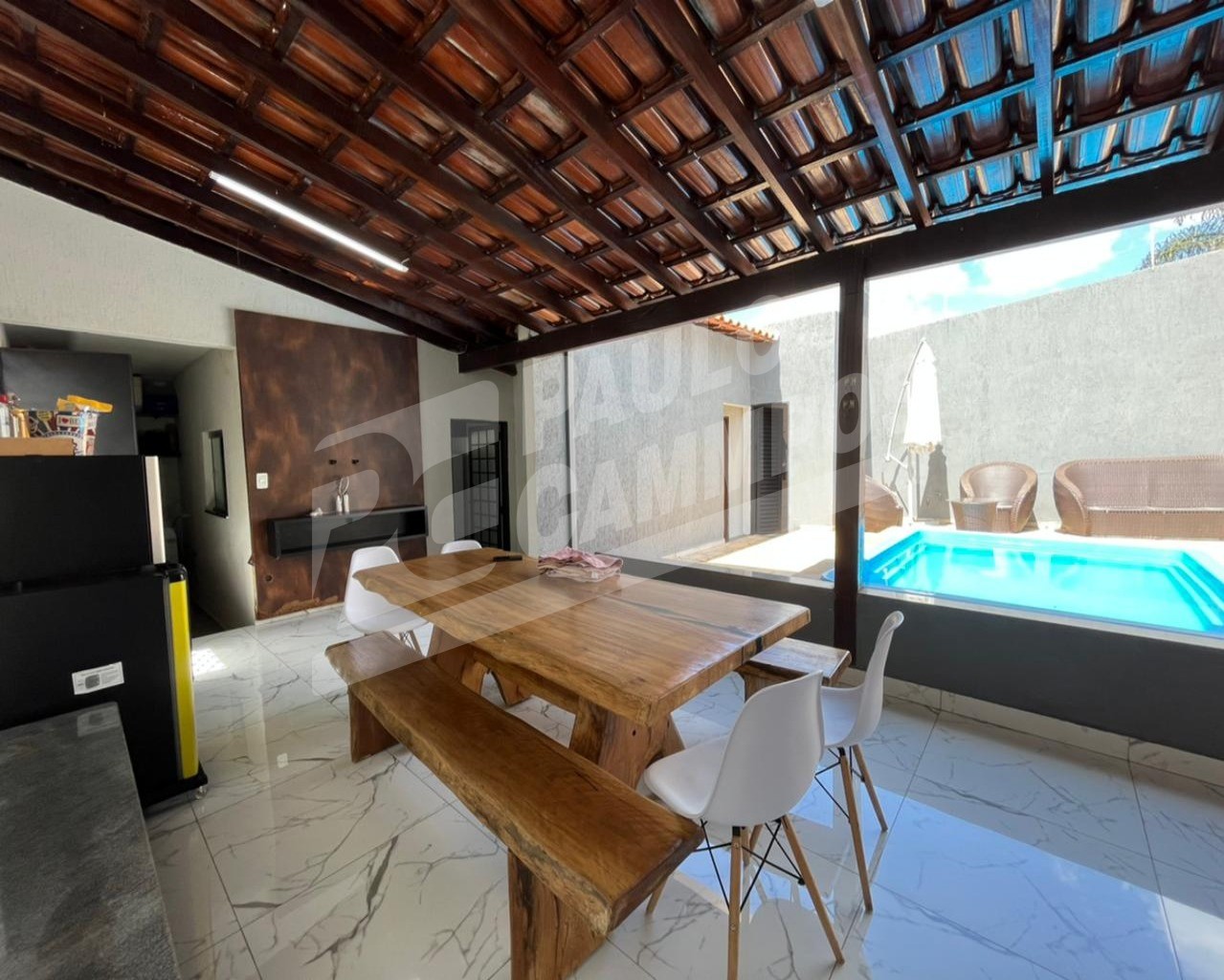 Casa à venda com 2 quartos, 250m² - Foto 1