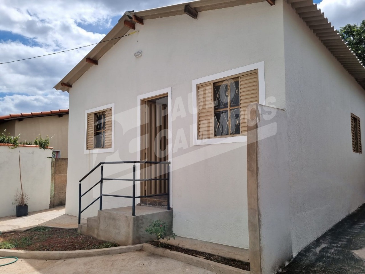 Casa à venda com 2 quartos, 250m² - Foto 1