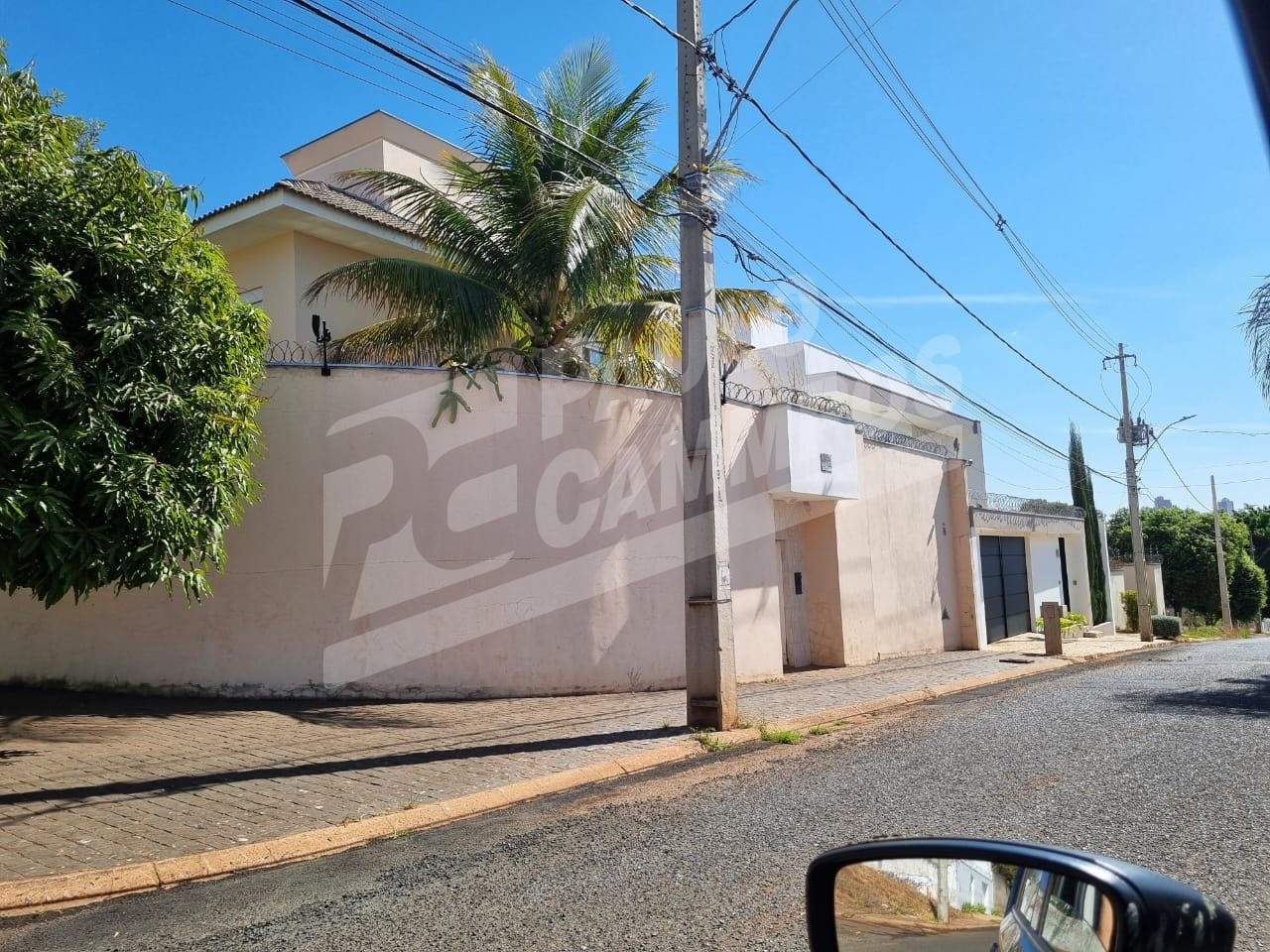 Sobrado à venda com 3 quartos, 390m² - Foto 1