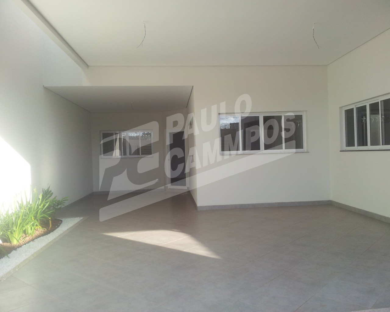 Casa à venda com 3 quartos, 306m² - Foto 2