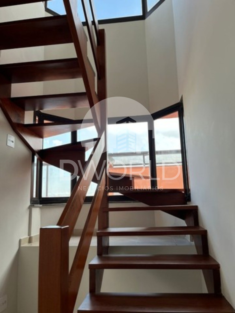 Apartamento à venda com 3 quartos, 169m² - Foto 2