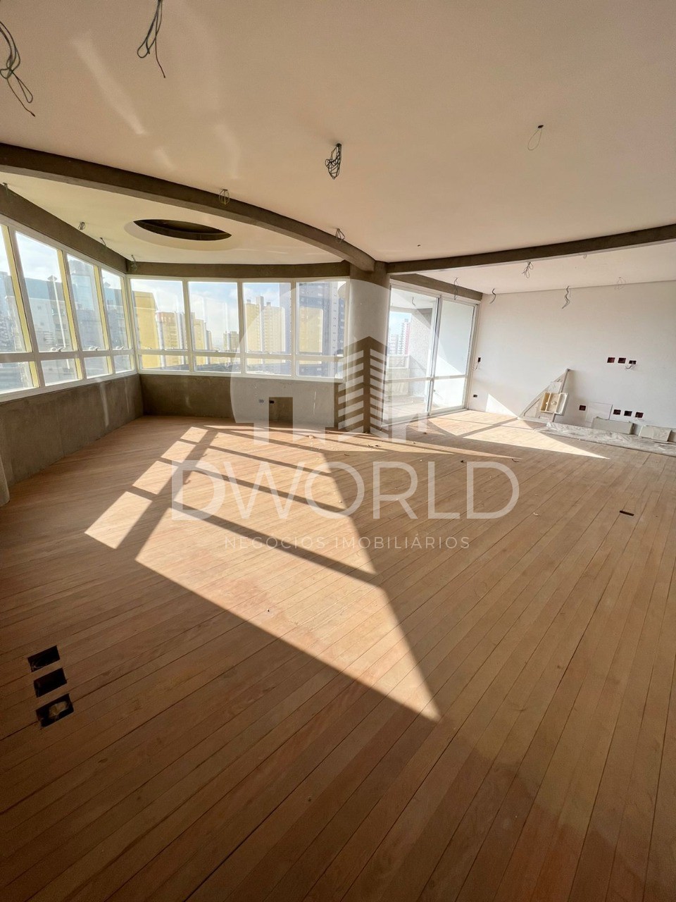 Apartamento à venda com 4 quartos, 227m² - Foto 1