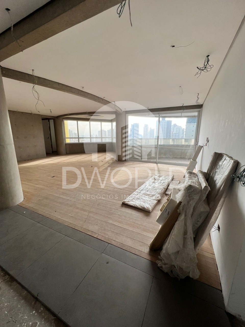 Apartamento à venda com 4 quartos, 227m² - Foto 2