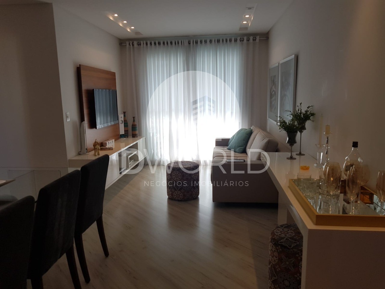 Apartamento à venda com 2 quartos, 70m² - Foto 1