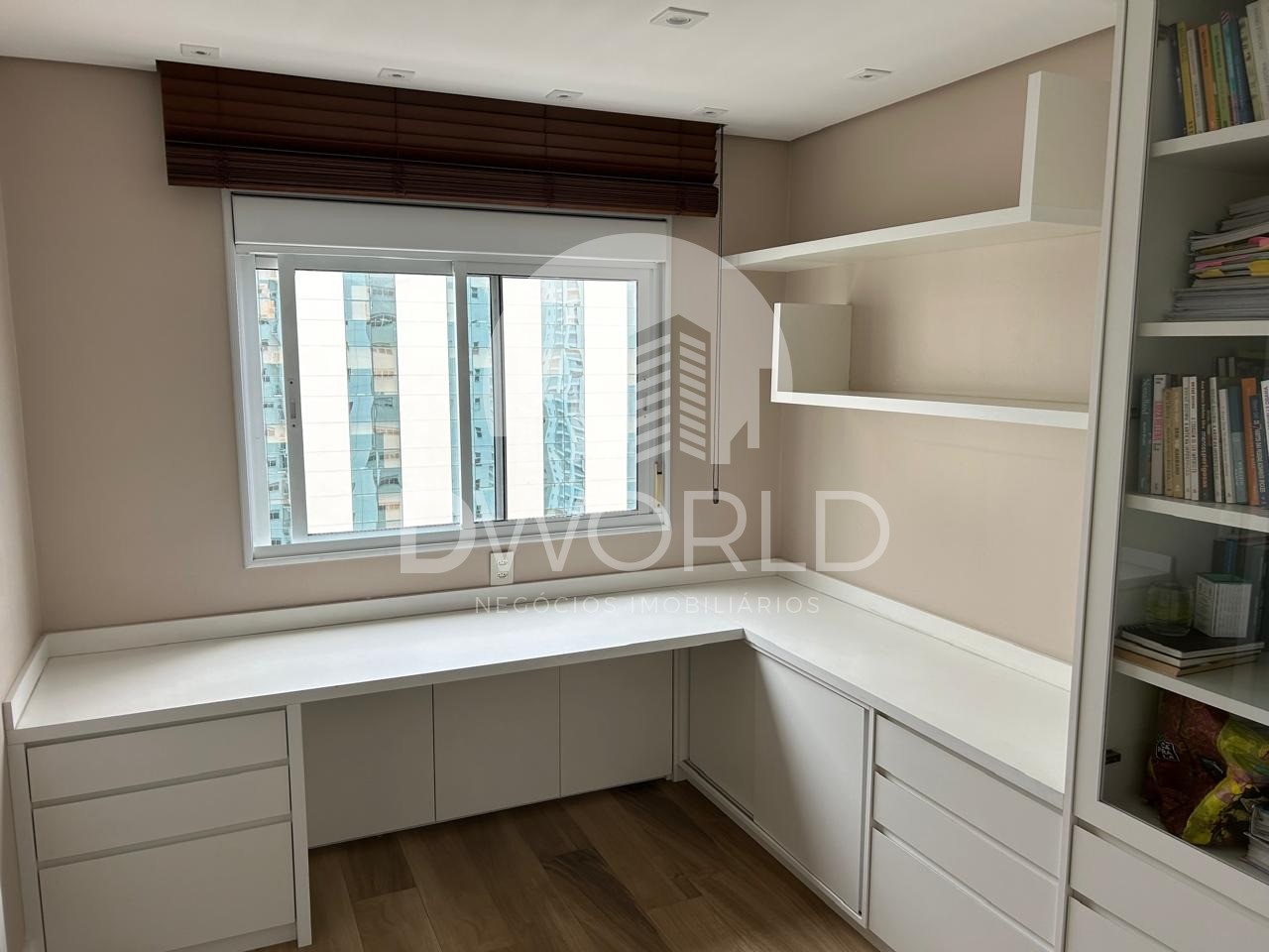 Apartamento à venda com 4 quartos, 237m² - Foto 10