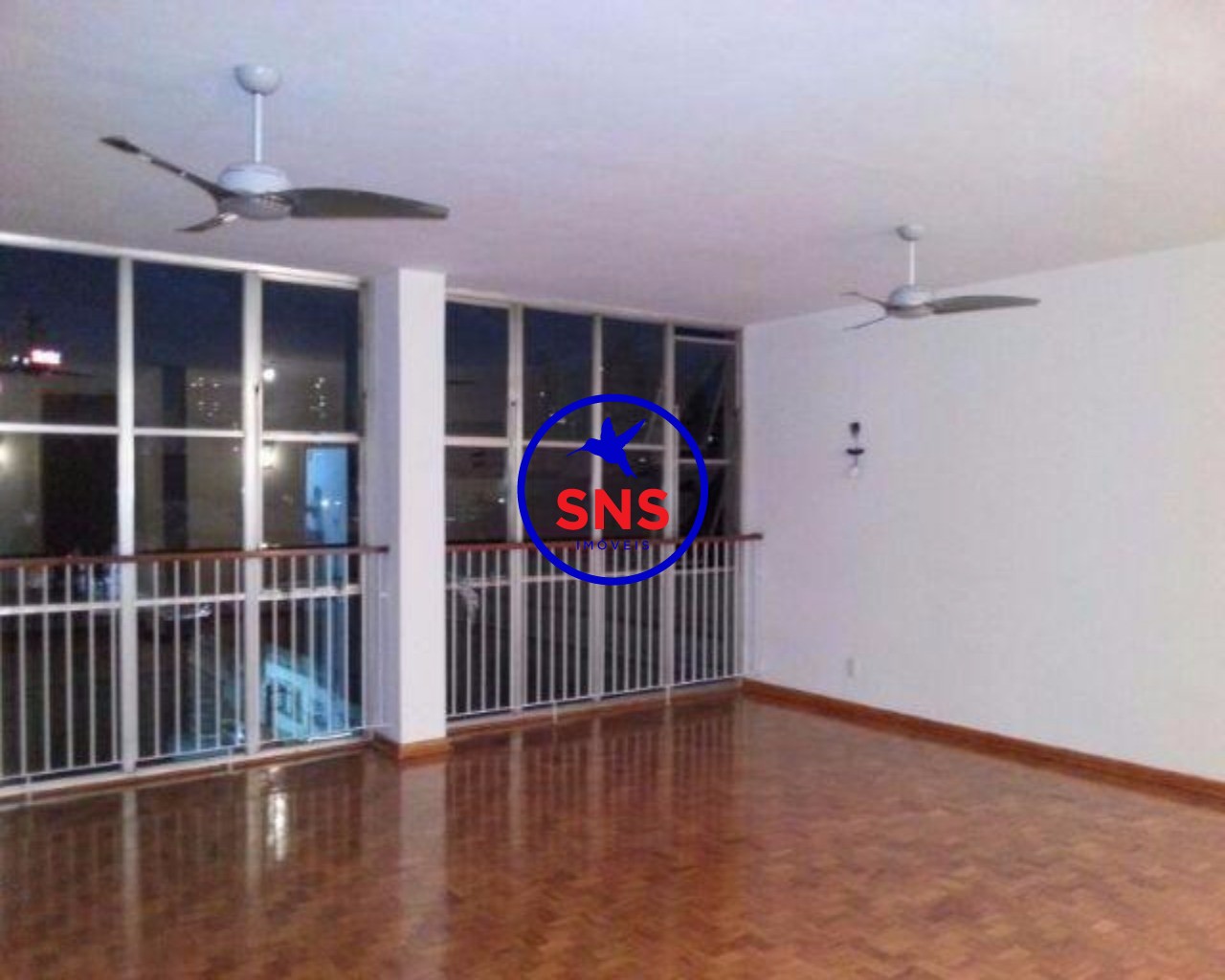 Apartamento à venda com 3 quartos, 200m² - Foto 2