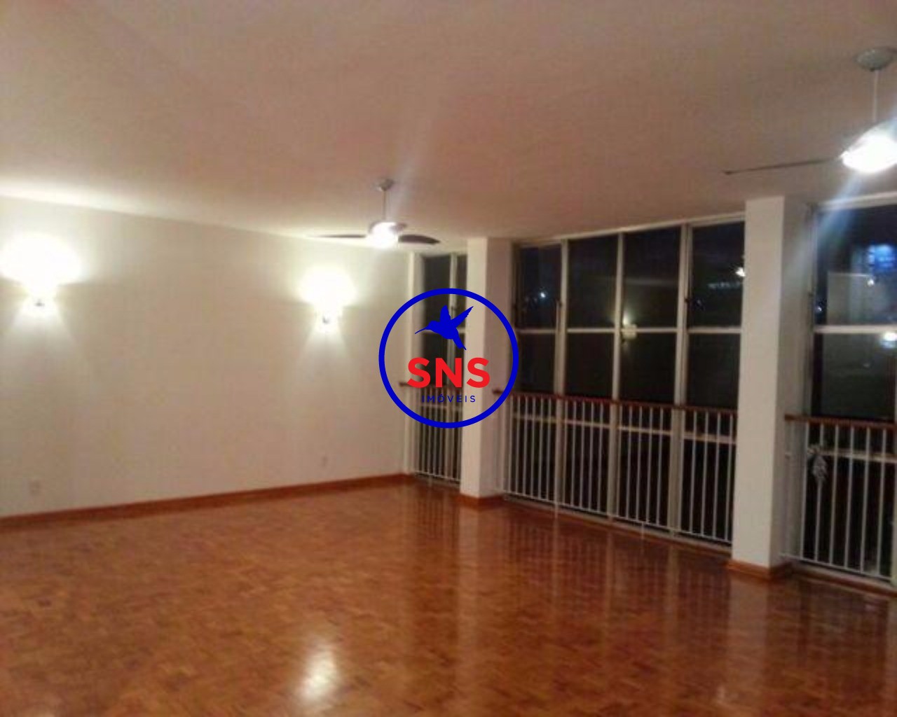 Apartamento à venda com 3 quartos, 200m² - Foto 1